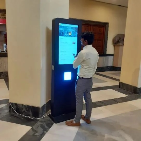 32 Inches Interactive Digital Standee image 1