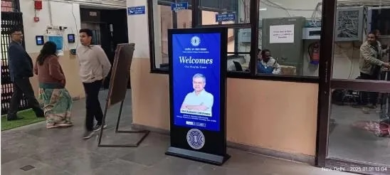 55 Inch Digital Signage Standee image 1