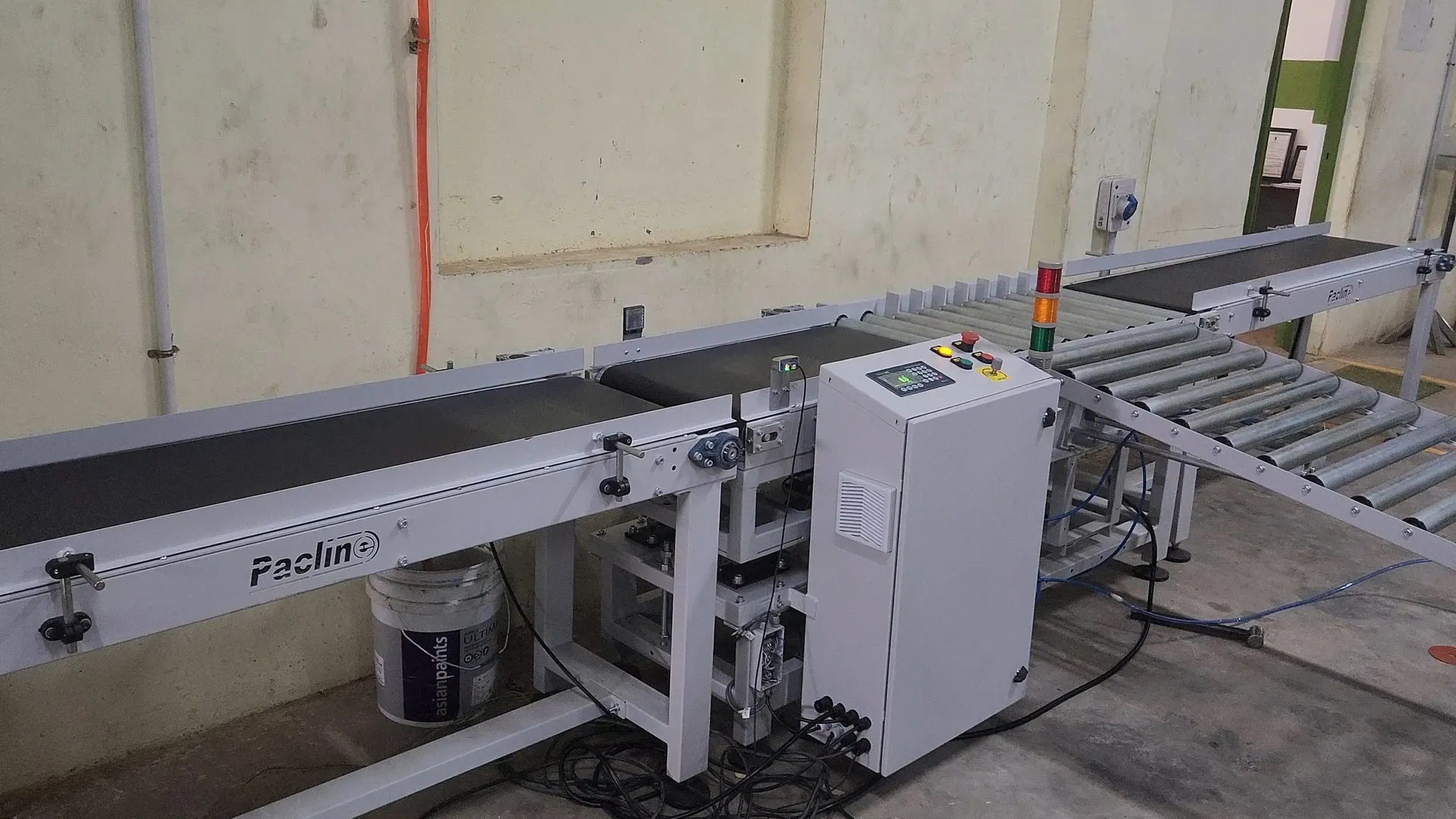 Checkweigher with Rejection Conveyor image 1