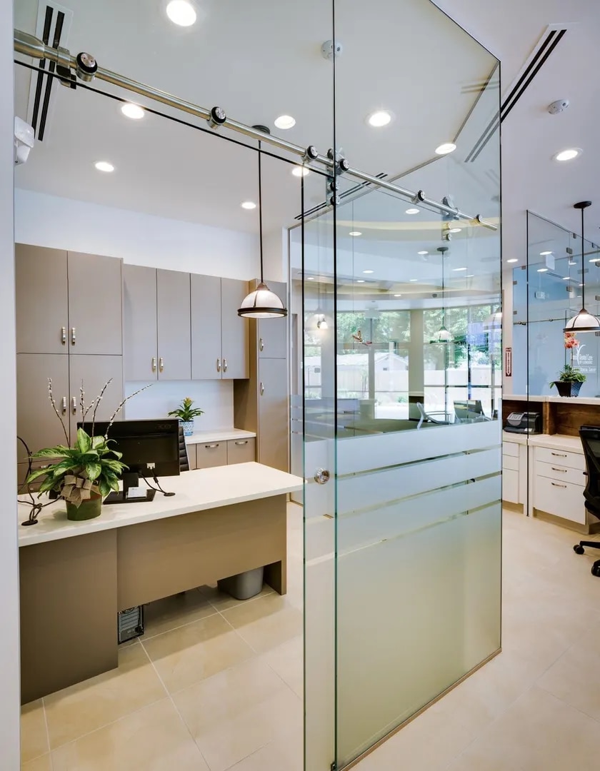Expert Glass Partition Work for Residential & Commercial Use image 1