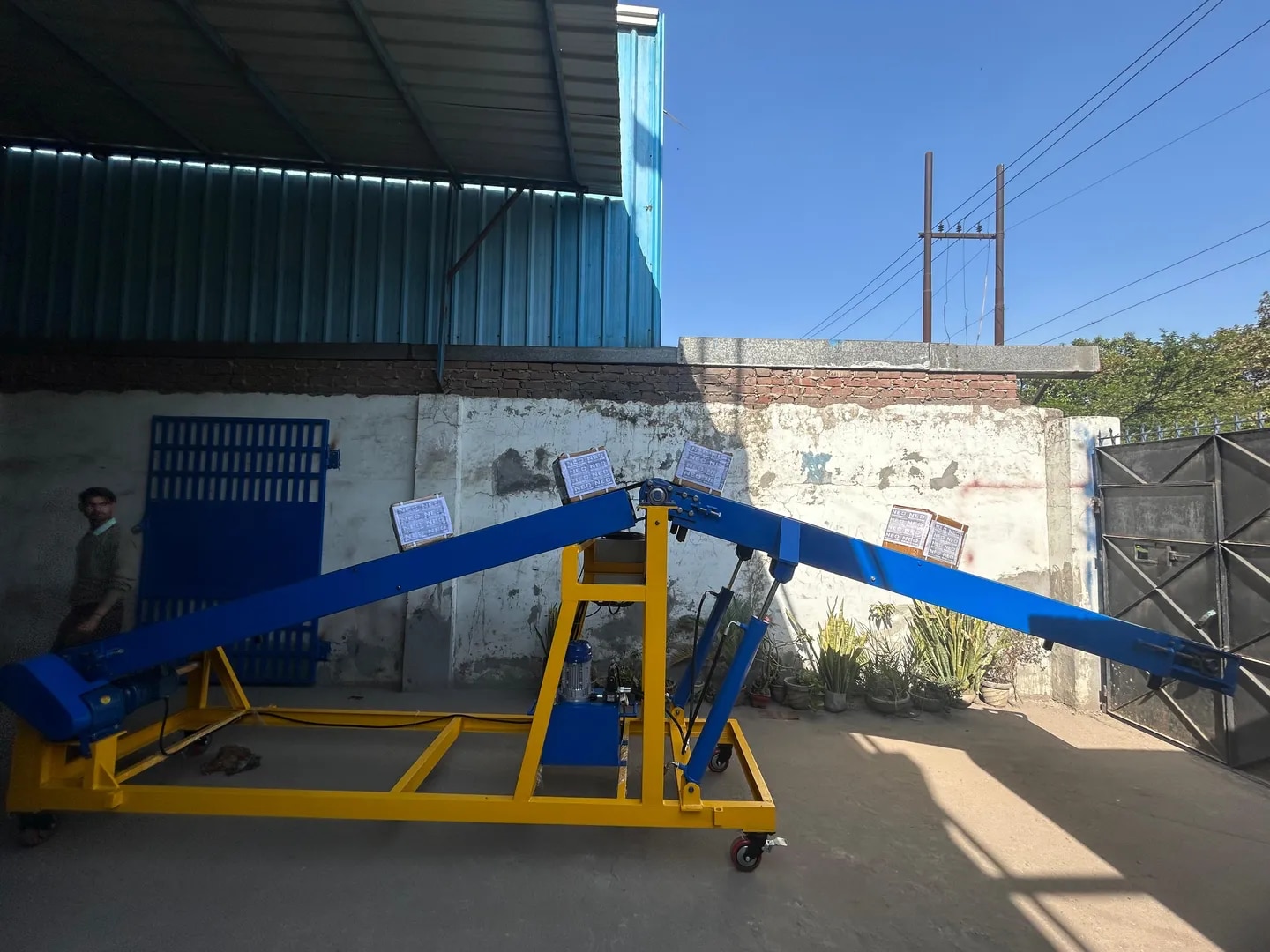 Truck Loading Conveyor image 1