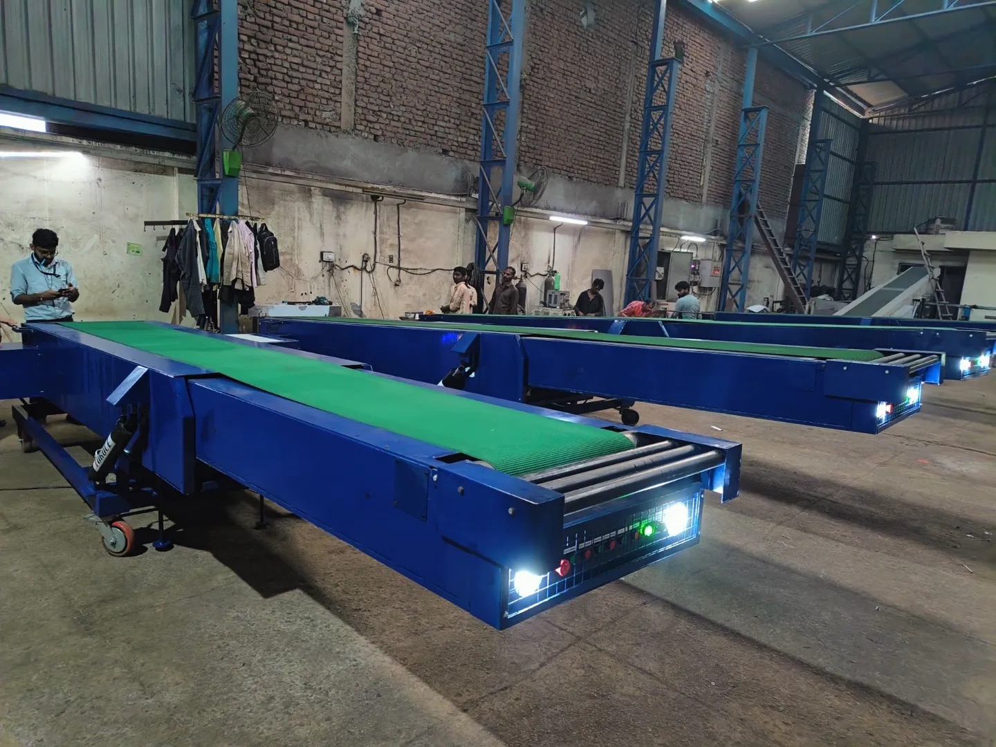 Telescopic Belt Conveyor image 1