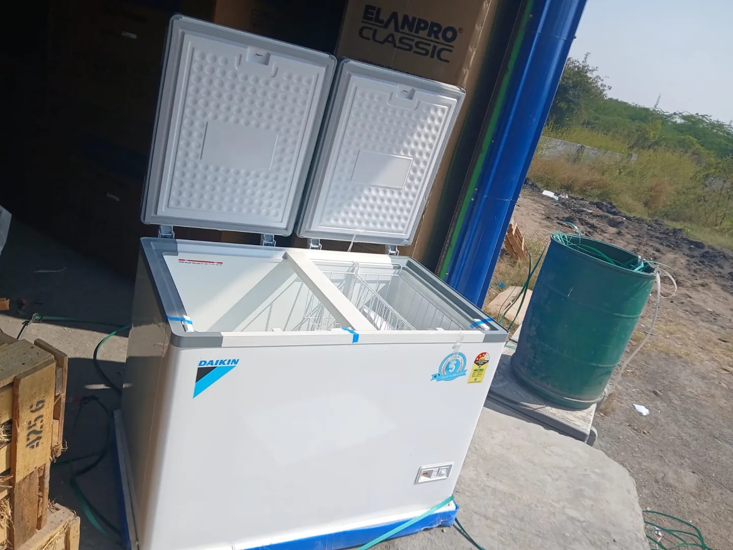 Udumalaipettai Daikin Deep Freezer Dealers-CRDF35DDARV16 image 1