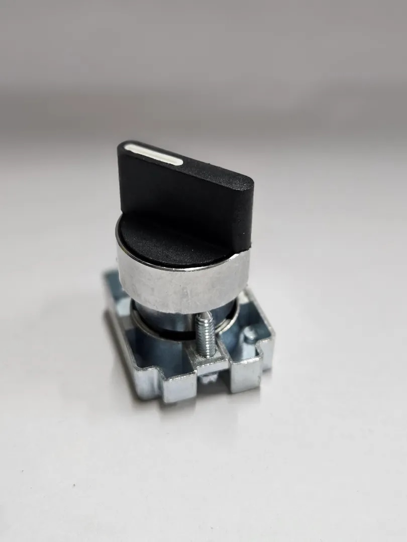 BD21 2 POSITION SELECTOR SWITCH image 1
