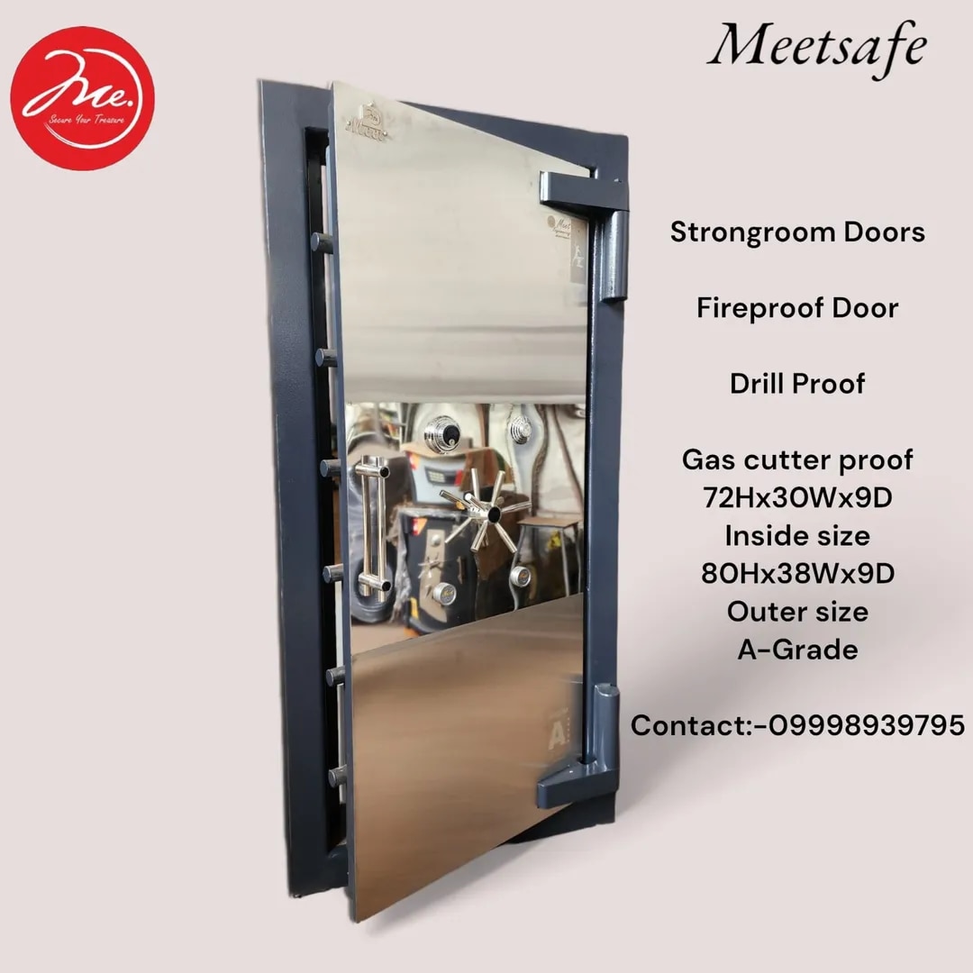 STRONG ROOM DOOR - 72x30x9 700kg image 1