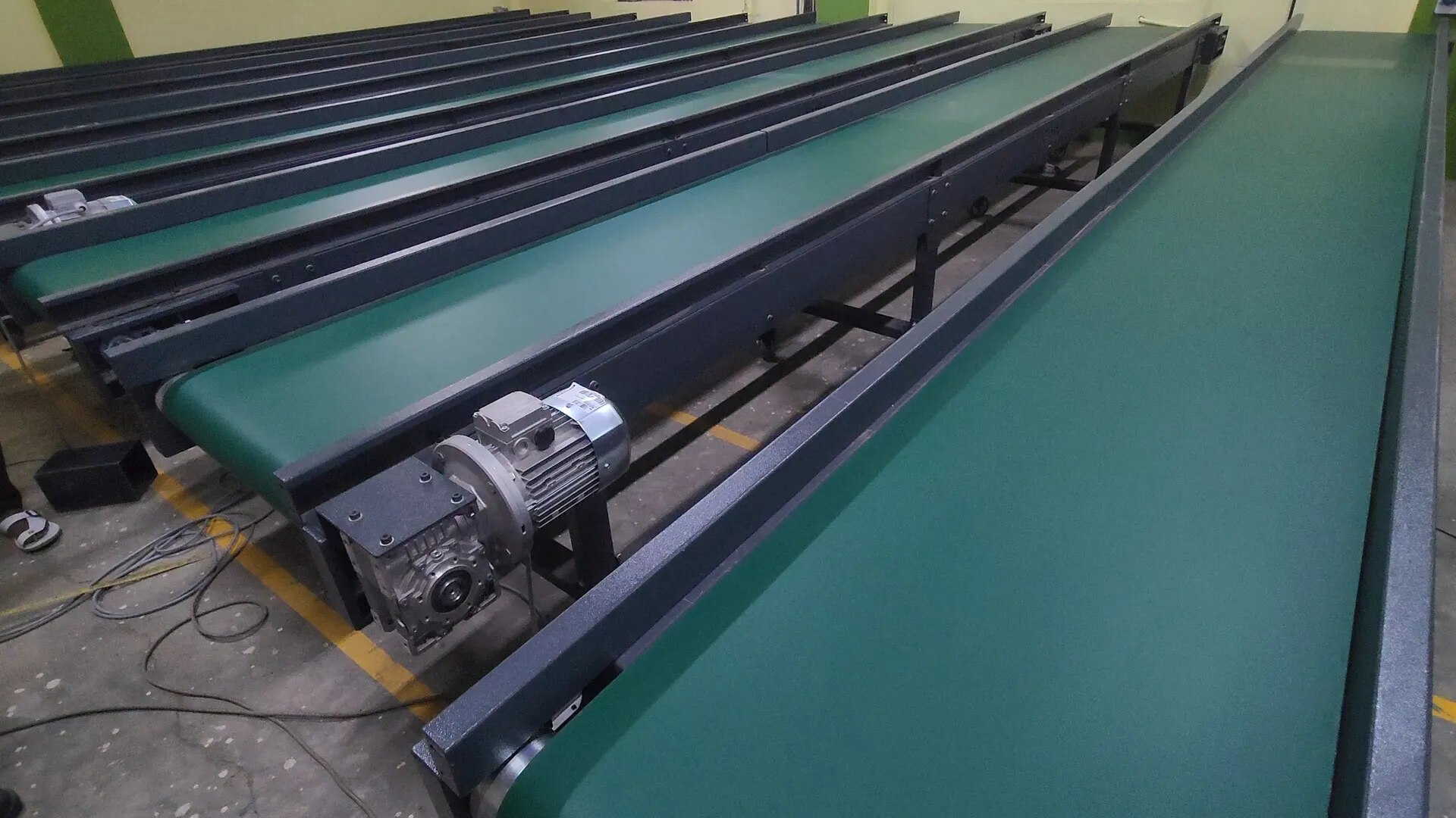 FLAT BELT CONVEYOR image 1