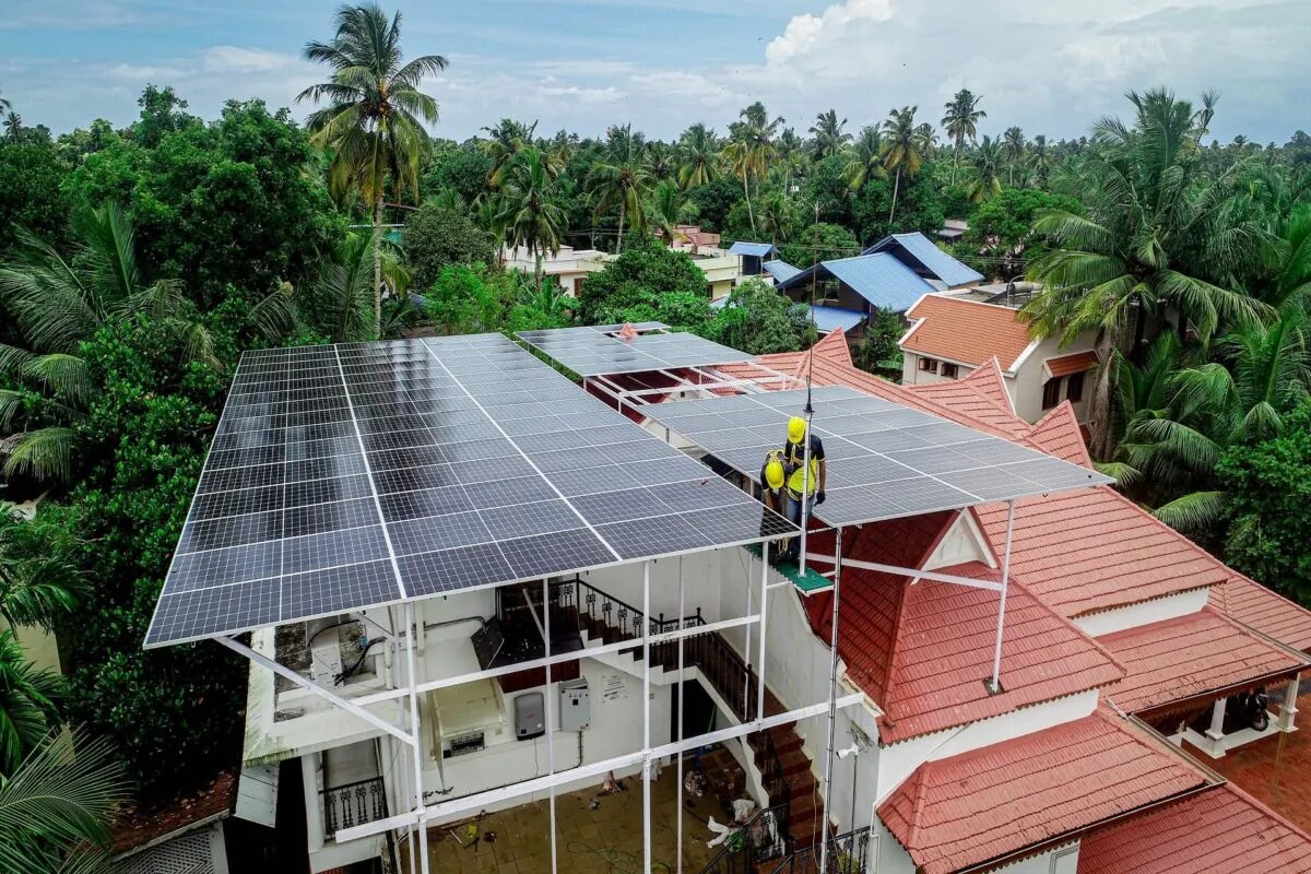 Residential solar power system image 1