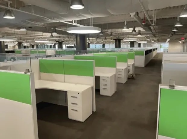 Linear Modular Office Cubicle image 1