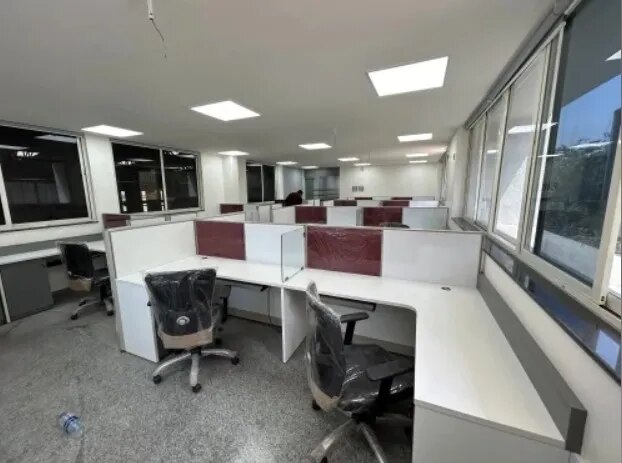 Linear Office Workstation image 1