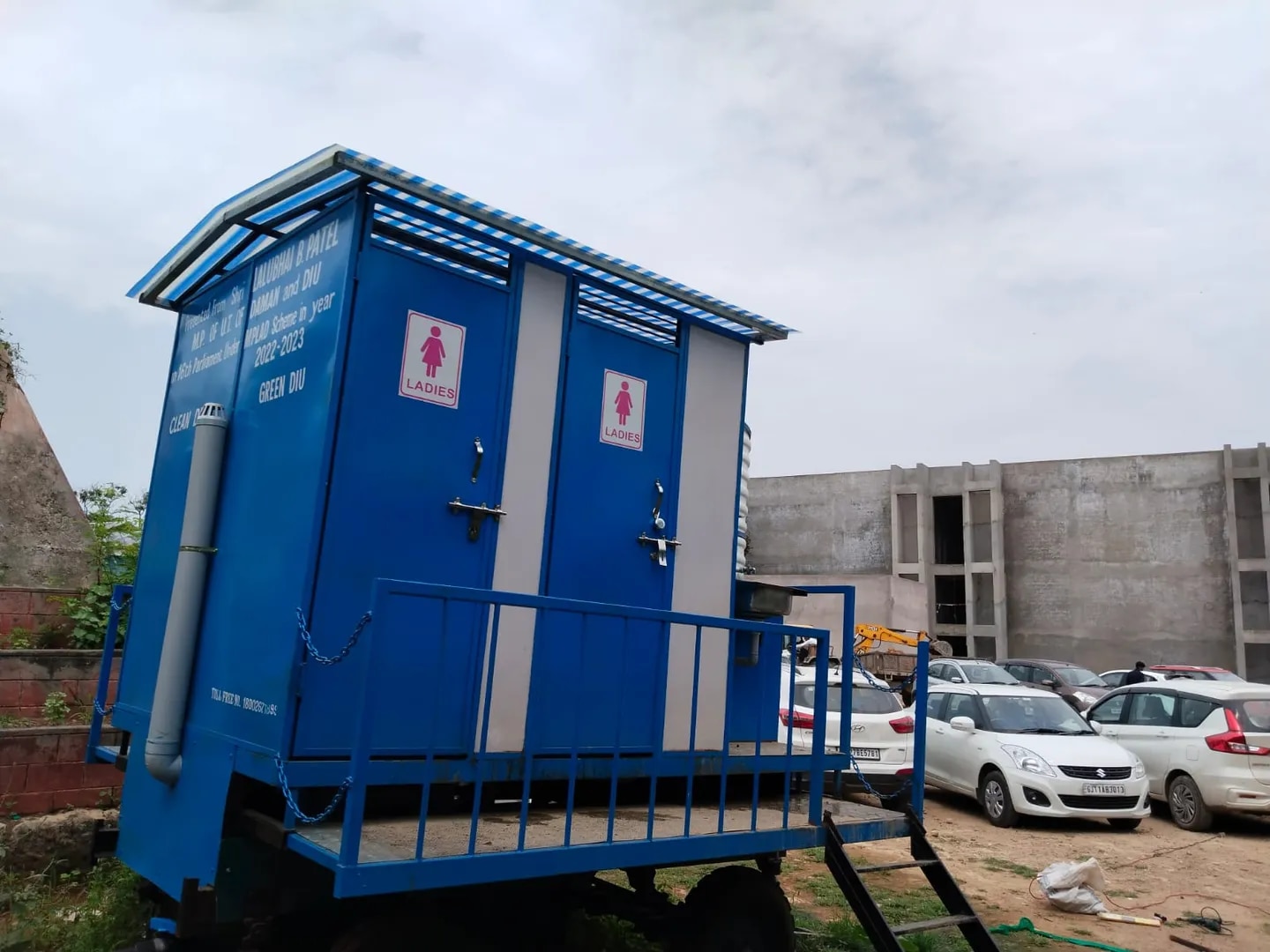 4 seated Mobile Toilet Van image 1