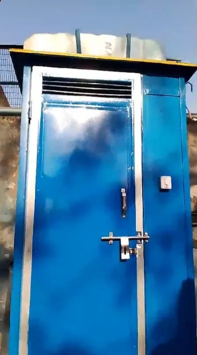 Single Seated Portable Toilet image 1