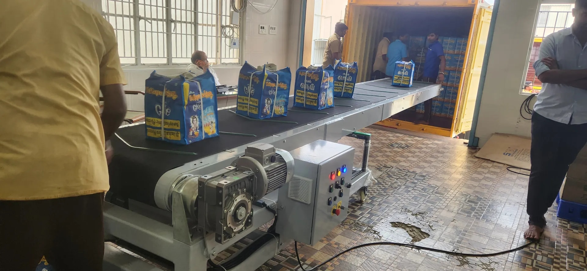TRUCK LOADING CONVEYOR image 1