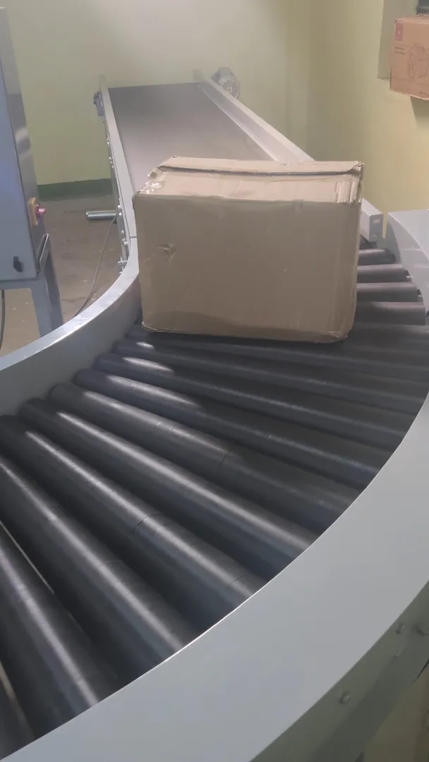 FLAT BELT WITH 90 DEGREE CONVEYOR image 1