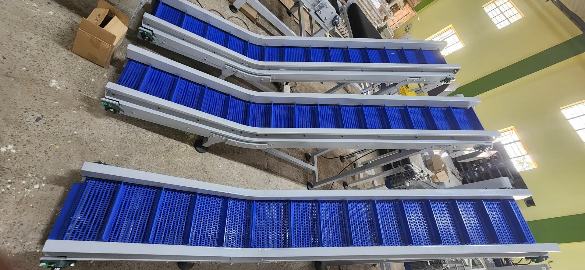 MODULAR INCLINED BELT CONVEYOR image 1