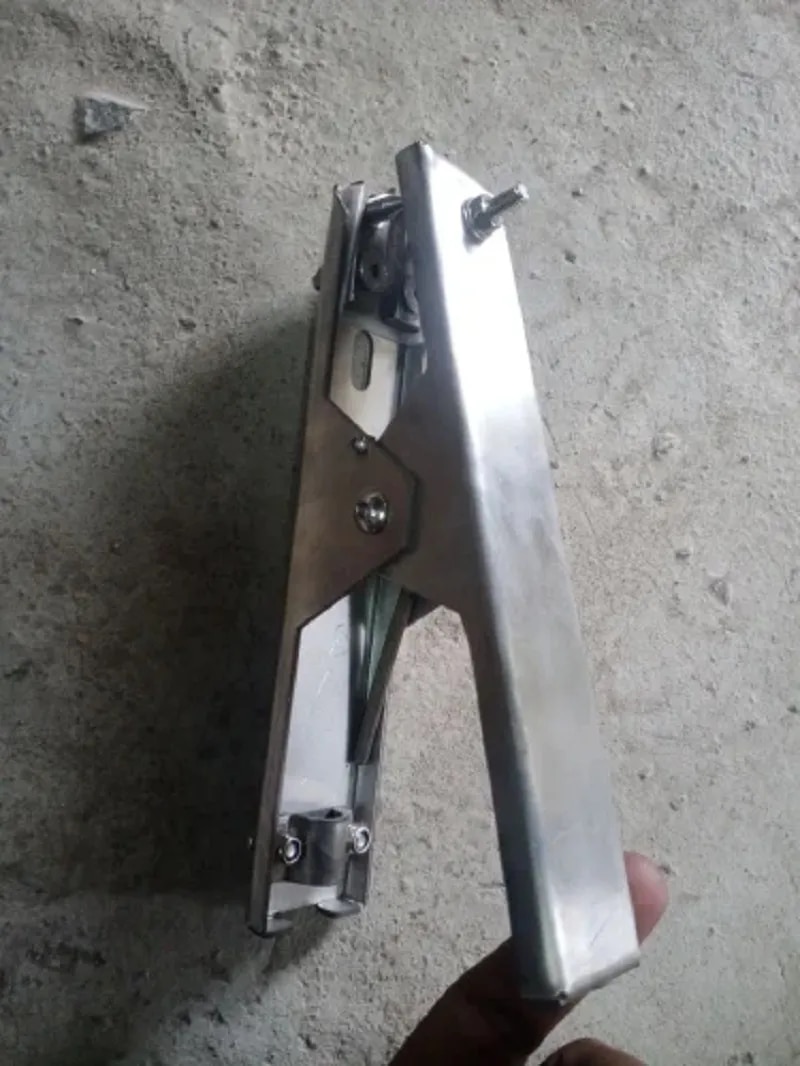 Earthing Crocodile Clamp image 1