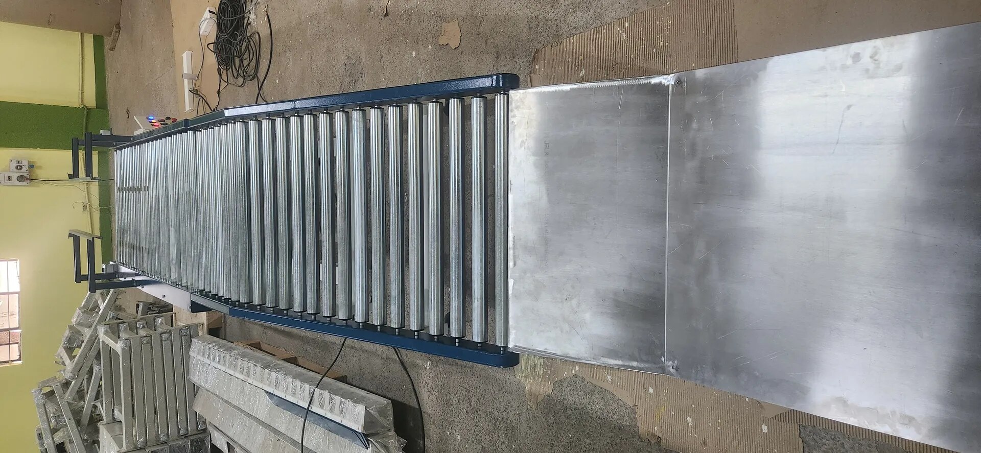 Powered Roller With Free Roller Conveyor image 1