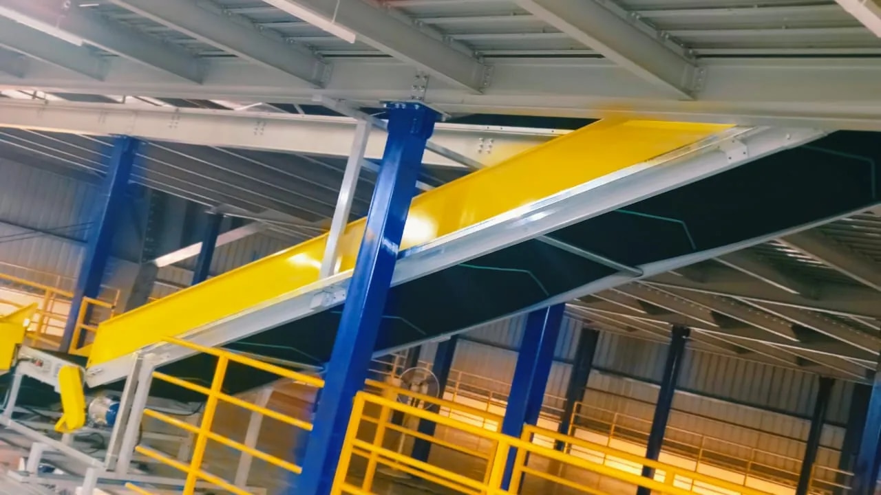OVER HANGING INCLINED BELT CONVEYOR image 1