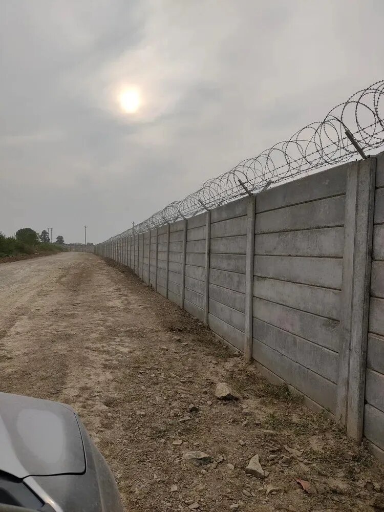 7 Feet RCC Readymade Compound Wall image 1