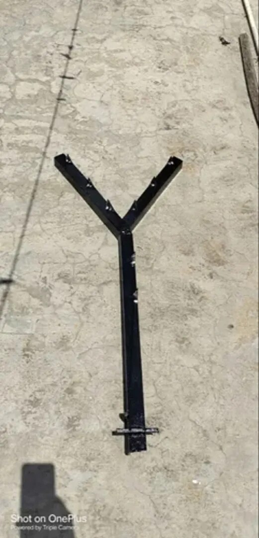 Y Shape Iron Fencing Pole image 1