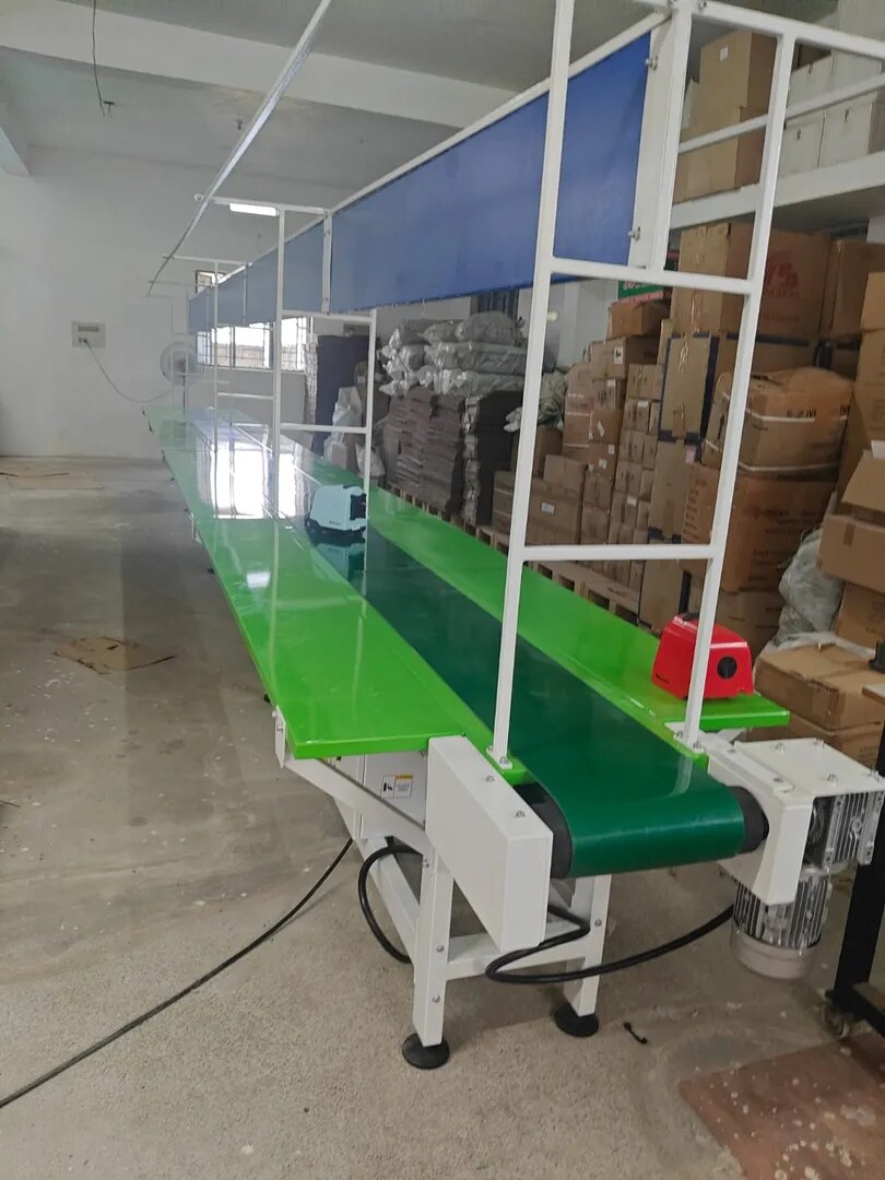 ASSEMBLY LINE CONVEYOR WITH TABLE image 1