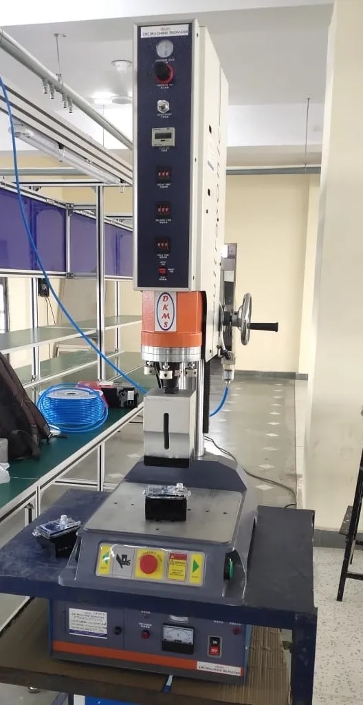ULTRASONIC PLASTIC WELDING MACHINE image 1