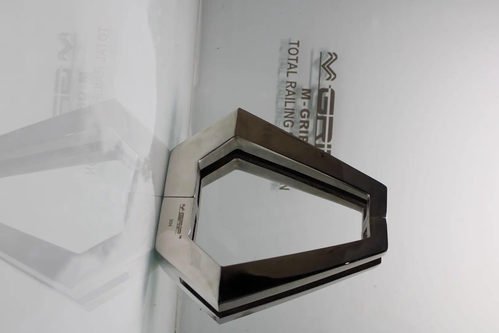 Diamond Glass Bracket image 1