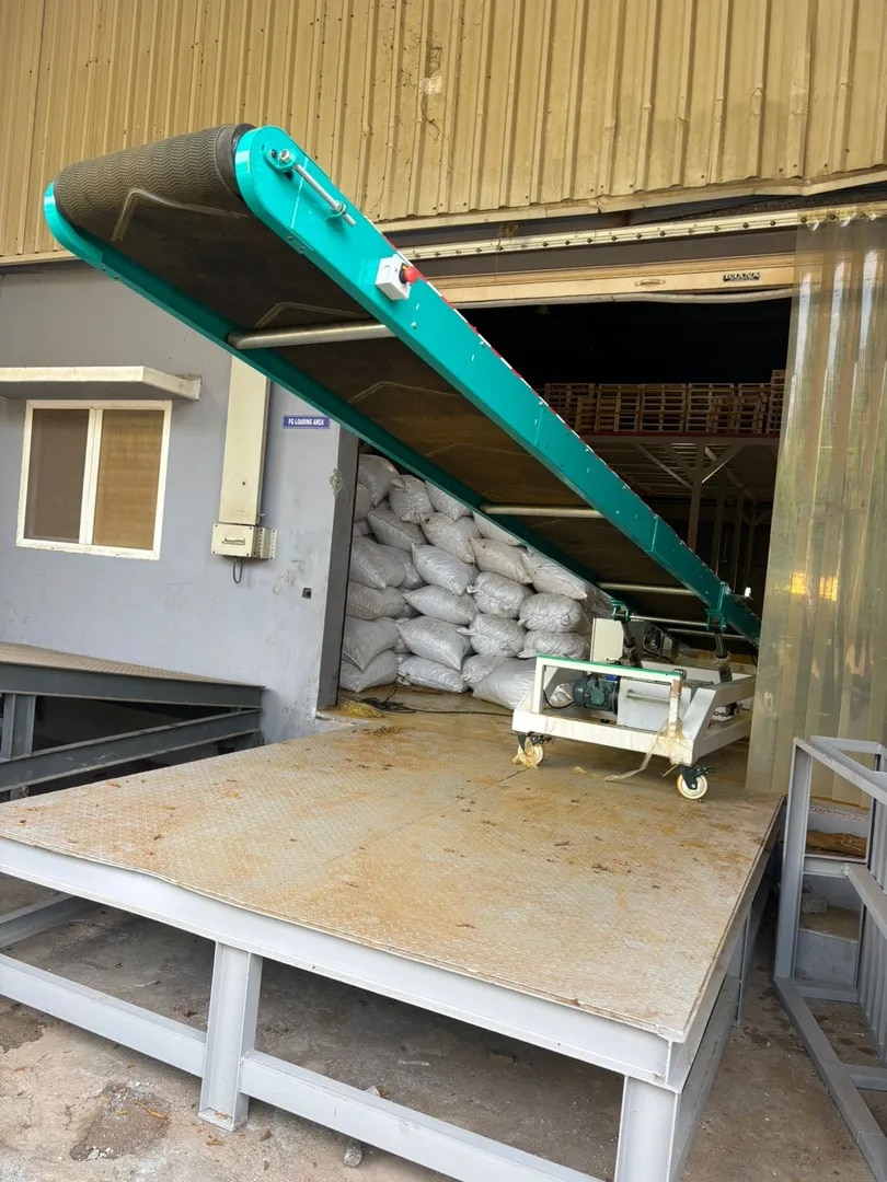 TRUCK LOADING CONVEYOR image 1