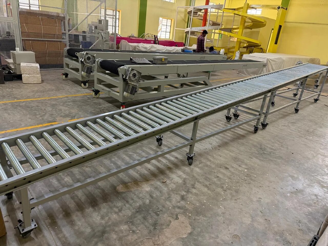 POWERED ROLLER CONVEYOR image 1