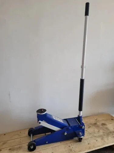 3 Ton Hydraulic Vehicle Lifting Jack image 1