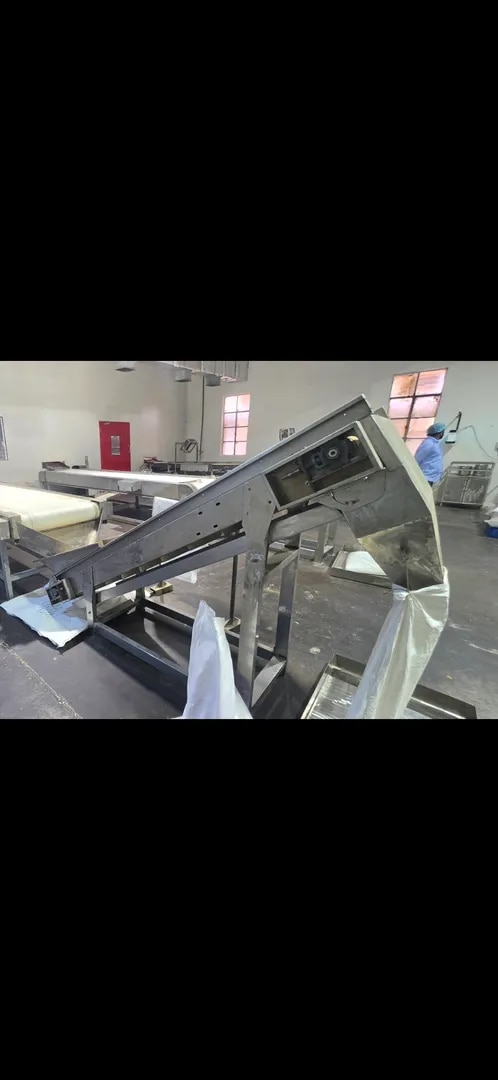 FLAT INCLINED WITH BAG FILLING CHUTE CONVEYOR image 1