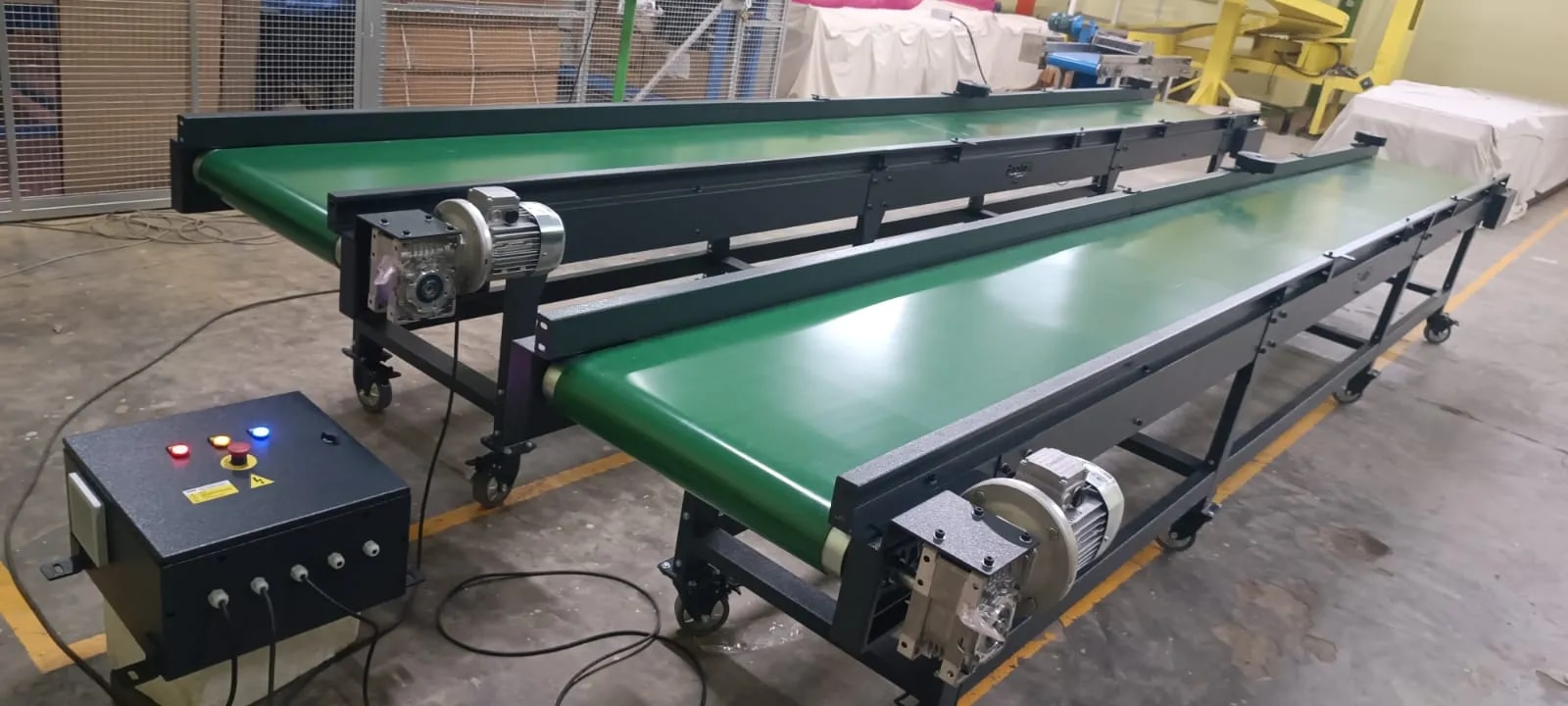 FLAT BELT CONVEYOR WITH MOVABLE image 1