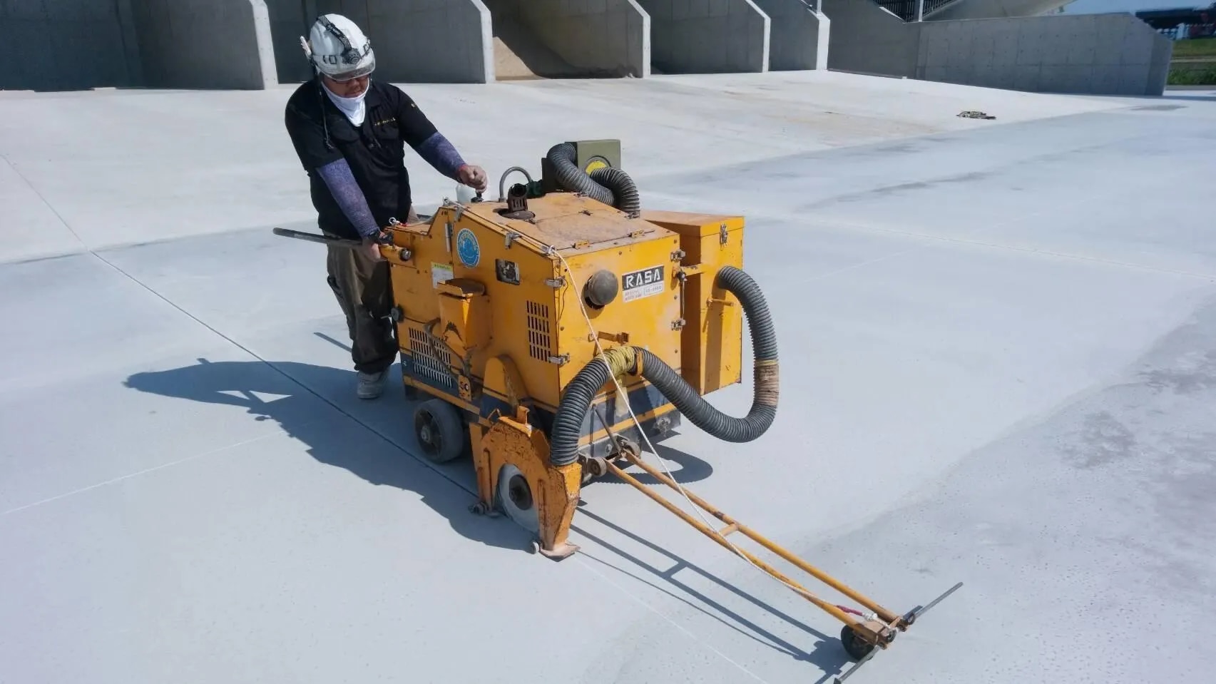 RCC grow cutting and slab cutting work image 1