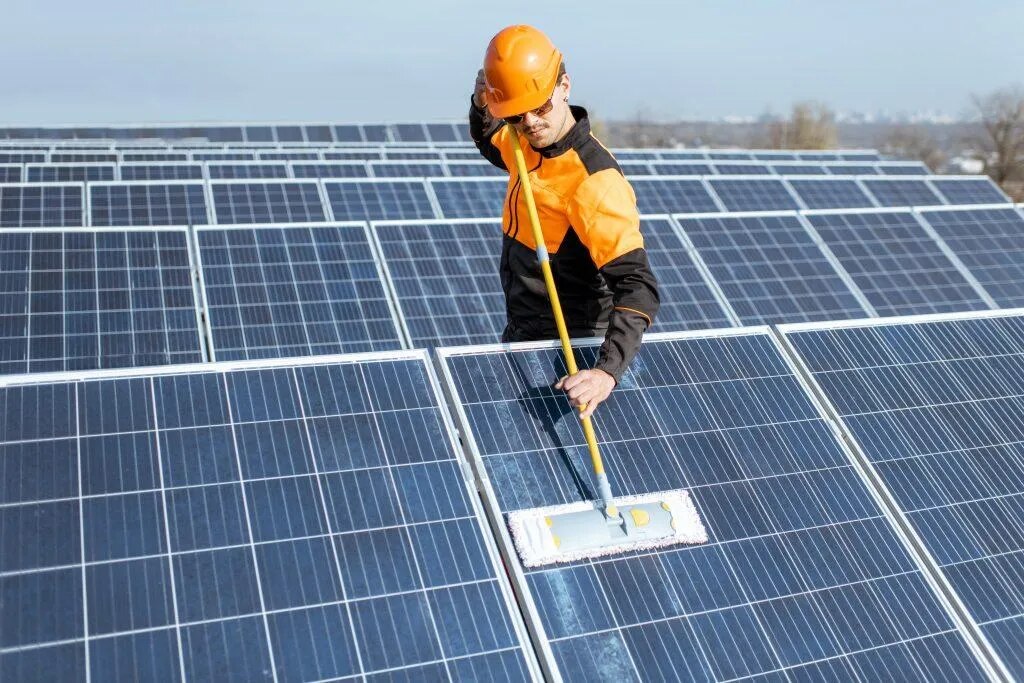 Solar Panel Maintenance (AMC) image 1