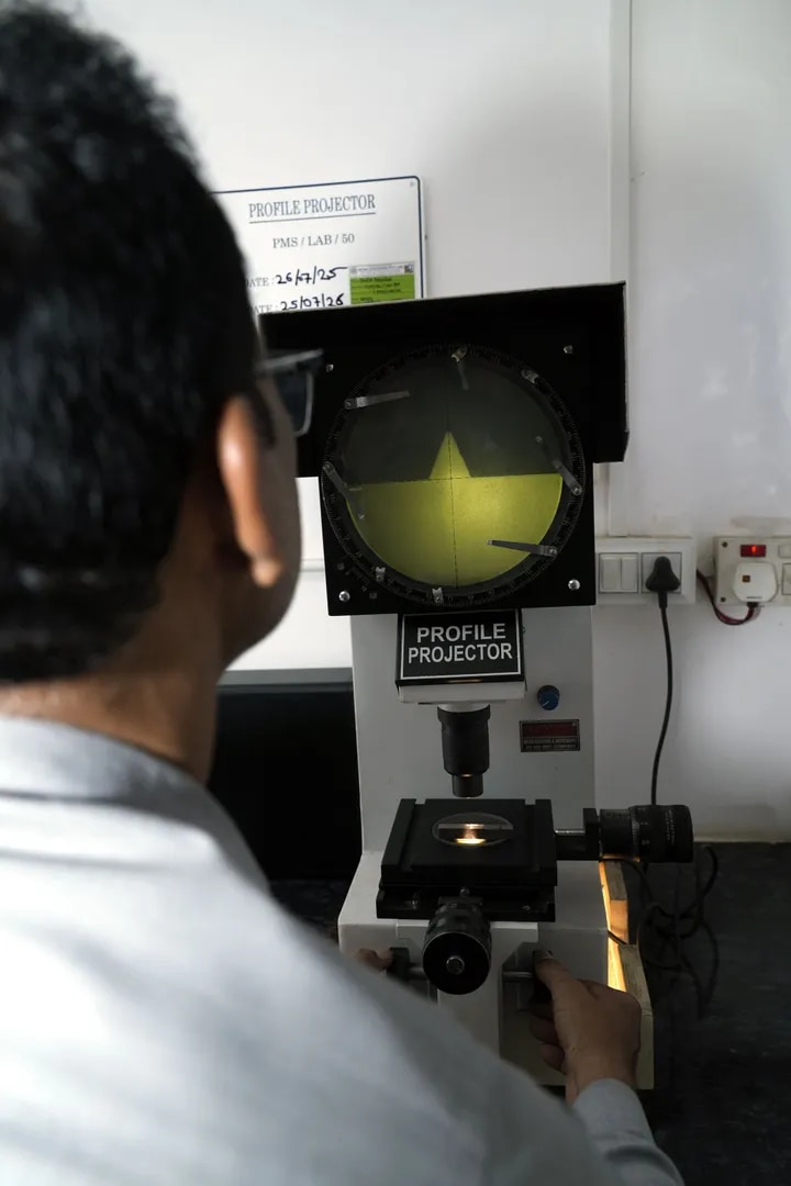 Profile Projector image 1