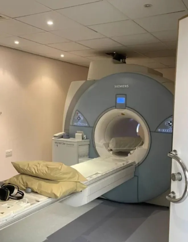 Siemens Magnetom Avanto 1.5T MRI Scanner image 1