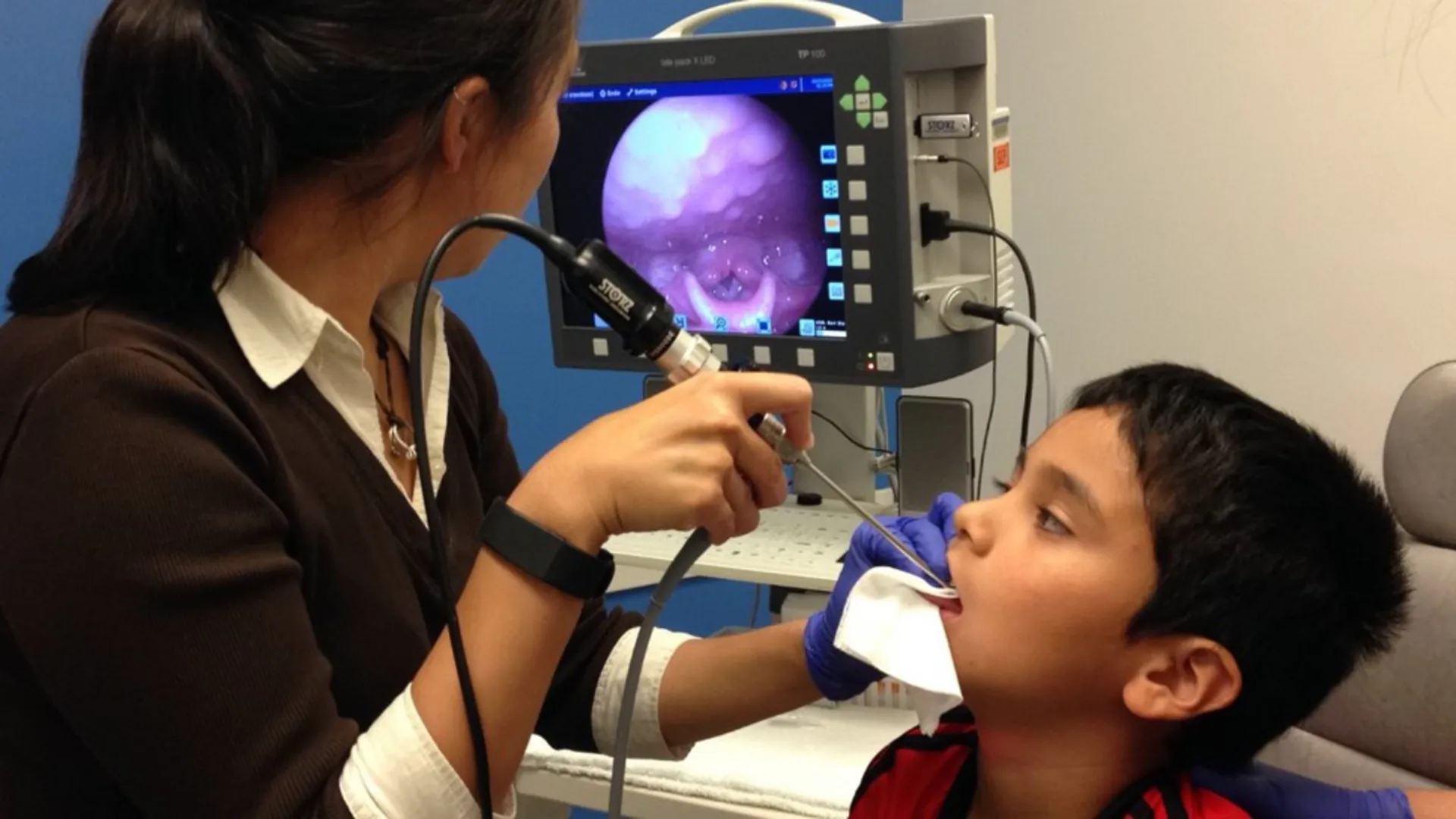 Laryngoscopy with 70° Hopkins Rod image 1