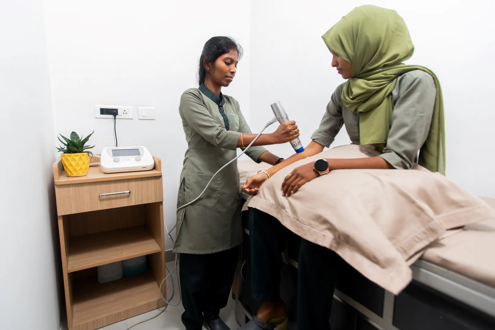 Extracorporeal Radial Shock Wave Therapy image 1