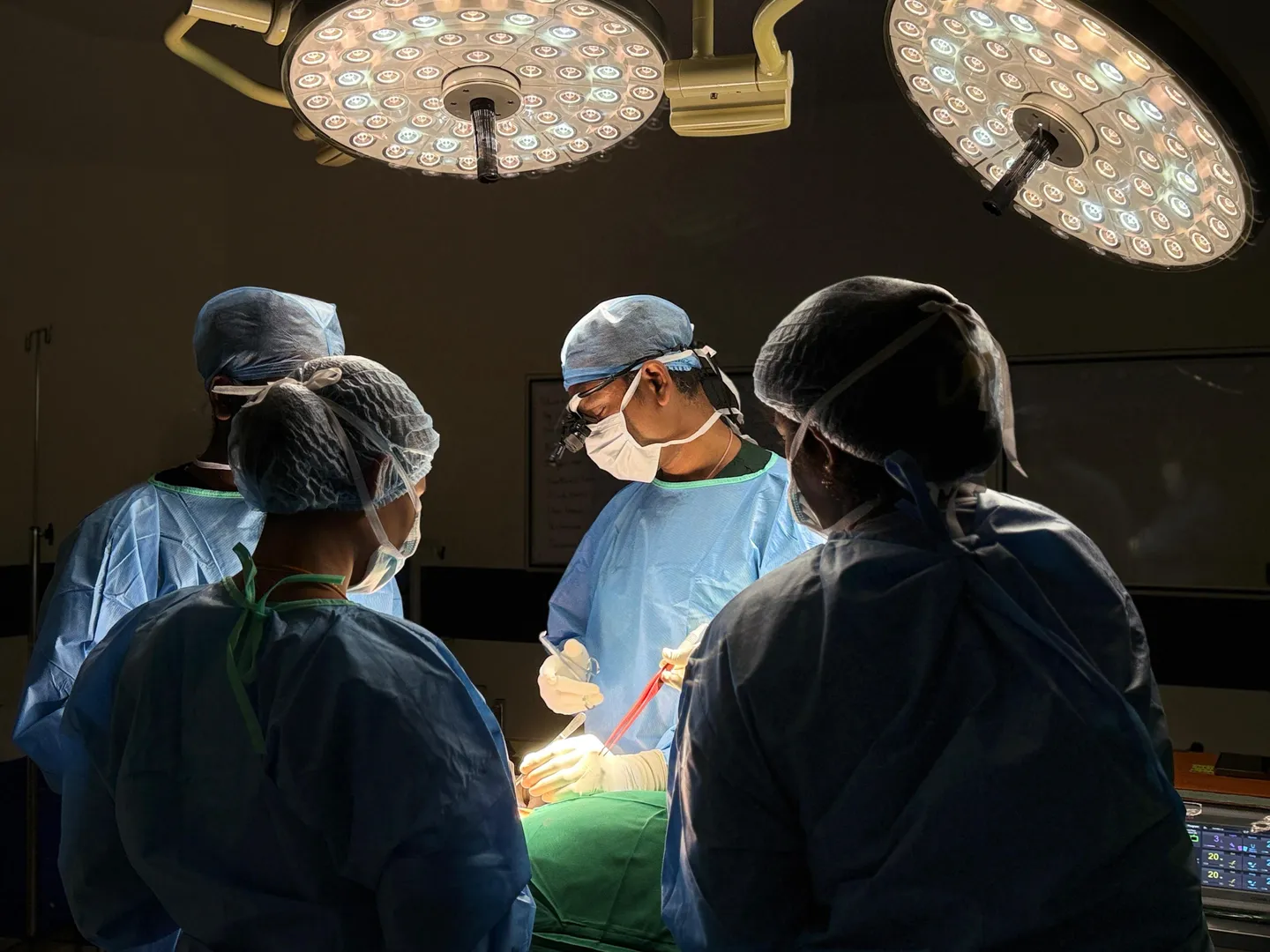 Robotic Cosmetic Thyroid Surgeon image 1