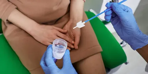 Pap smear and cancer screening service image