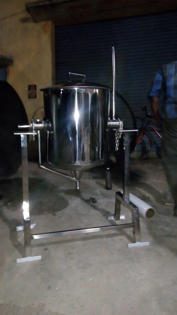 Stainless steel bulk cooker - 25 kgs capacity1. operated by gas burner.2. cooker is fixed in the stand.3. cooker can be easily tilted.