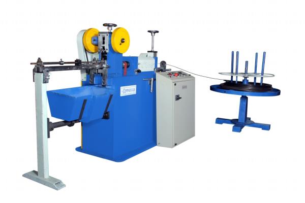 WIRE STRAIGHTENING AND CUTTING MACHINE