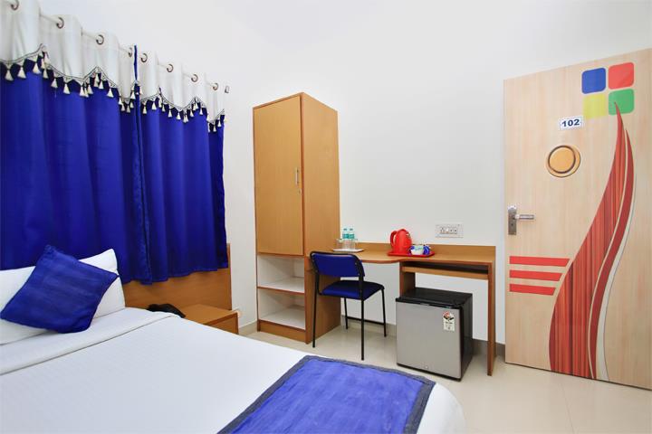 Double Rooms Services Apartment
