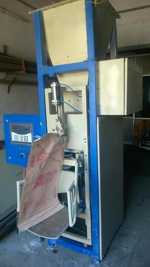 * Ideal for Superfine powder, Fine powder,Cement,etc.* Accuracy: +/- 0.2 % in weight.* Speed : 3-4 bags per minute* Capacity: 20-50 kg.* Power supply: 240 volt AC, 50 Hz and 3-phase 415 volt AC* Gate operation : Pneumatic* Air Pressure 6-8 kg* Weighing Principle: Load cell based (2,3 or 4 load cell)