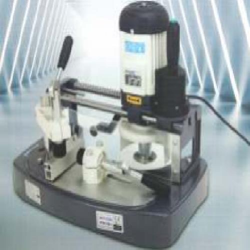 We are offering a wide range of Manual End Milling Machine