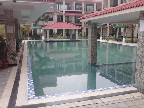 Hotel Swimming Pool