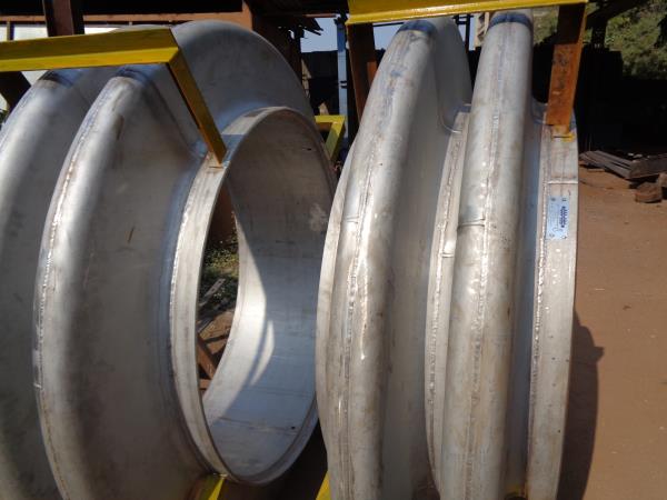 HEAVY WALL THICKNESS EXPANSION JOINTS ARE AN INTEGRAL PART OF MANY SHELL AND TUBE HEAT EXCHANGER DESIGNS WHERE PROCESS CONDITIONS PRODUCE DIFFERENTIAL EXPANSION BETWEEN THE SHELL AND THE TUBES. MOVEMENTS ARE IN AN AXIAL DIRECTION INEITHER COMPRESSION OR EXTENSION CONDITIONS.STARFLEX BELLOWS IS A LEADING SUPPLIER OF FABRICATED BELLOWS IN VADODARA, RAJKOT, SURAT, VAPI, GUJARAT, INDIA