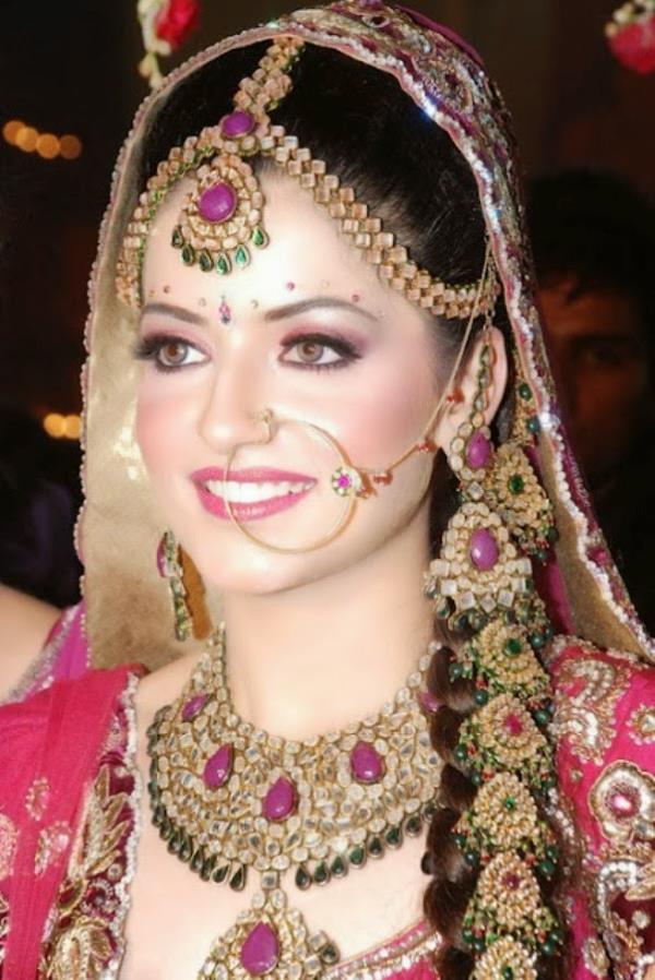 Best Wedding Makeup, and Pre Wedding Makeup in Tirupur Look and feel your Best on your Wedding Day with Toni and Guy Tirupur customized Pre-Bridal and Bridal Packages! We have mastered the art of airbrush Bridal Makeup to give you the most Radiant and Flawless Skin. Toni and Guy Tirupur Salon’s Bridal Makeup Services in Tirupur. Toni and Guy Salon gives you the look that you want… right from the Beauty Trends of the Present Season… to completely Traditional… Contemporary to a blend of Ethnic and Modern…on your Wedding Day