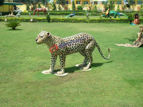 Size - Life SizeMaterial: Made of high grade Fiber/FRP material.Application : Amusement park, Banquets, Resorts, Park, shopping malls, supermarkets or restaurants, school, residential communities, kindergartens, and other kinds of amusement application.