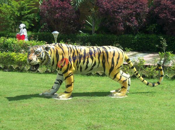 Size - Life sizeMaterial: Made of high grade Fiber/FRP material.Application : Amusement park, Banquets, Resorts, Park, shopping malls, supermarkets or restaurants, school, residential communities, kindergartens, and other kinds of amusement application.