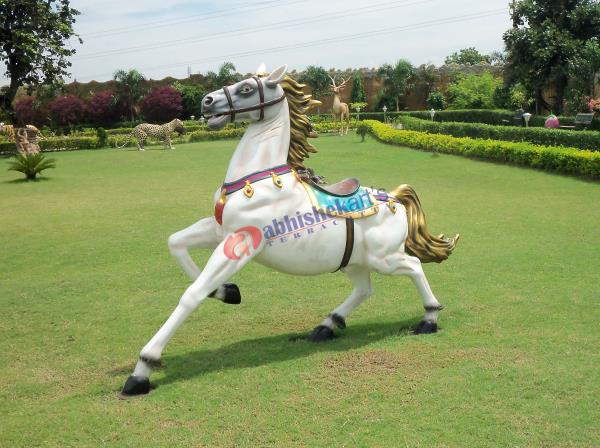 Size - Life sizeMaterial: Made of high grade Fiber/FRP material.Application : Amusement park, Banquets, Resorts, Park, shopping malls, supermarkets or restaurants, school, residential communities, kindergartens, and other kinds of amusement application.Call : +91 9432170021, +91 9433549439Mail : abhishekartskolkata@gmail.com